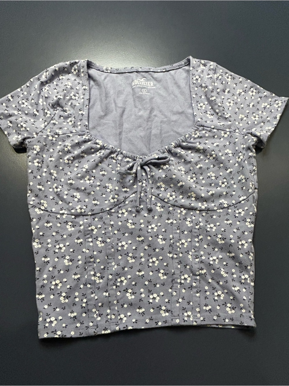 Hollister Women's blue Floral Tie-Front Top cropped size S